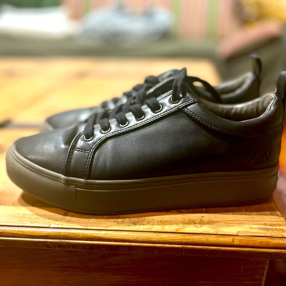 Matt & Nat vegan platform shoes - Picture 1 of 6